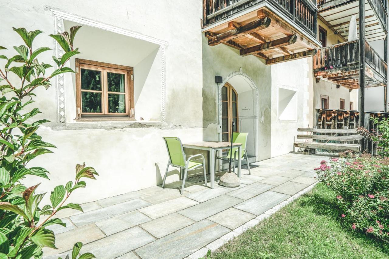 Il Maschun Im Historischen Engadinerhaus Appartement Scuol Buitenkant foto