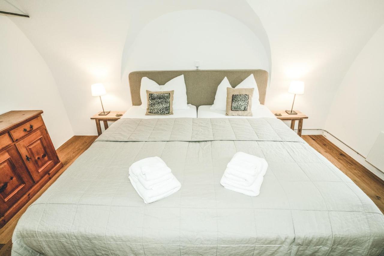 Il Maschun Im Historischen Engadinerhaus Appartement Scuol Buitenkant foto