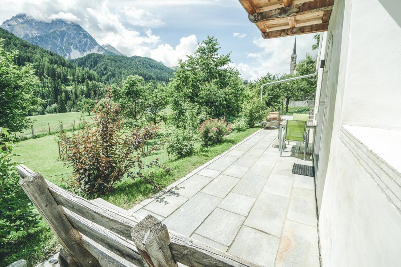 Il Maschun Im Historischen Engadinerhaus Appartement Scuol Buitenkant foto